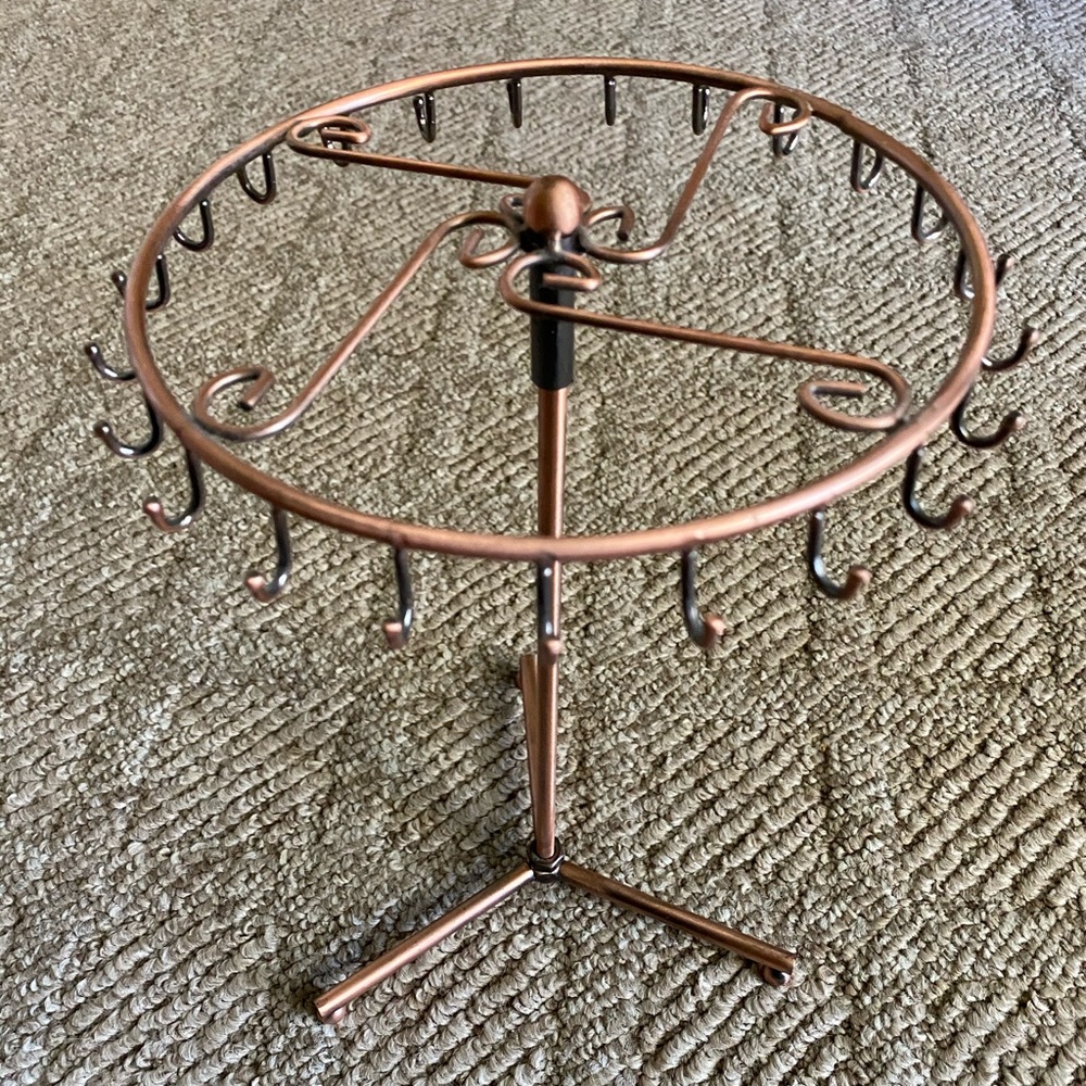 Necklace holder